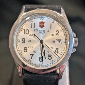 Victorinox swiss army men's vintage field watch